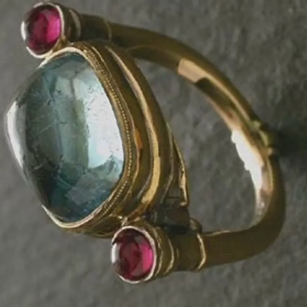 💕NEW Stunning & Unique Gold Ring with Bluish and Red Stones 💕